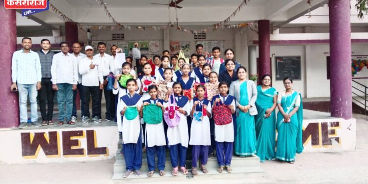 खिर्डीच्या शिक्षकाने दिला प्लास्टिक मुक्तीचा संदेश