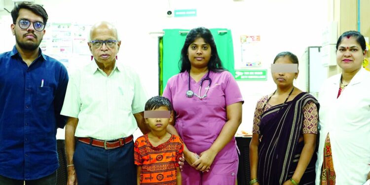 सात वर्षीय बालकाच्या न्युमोनिया आजारावर यशस्वी उपचार