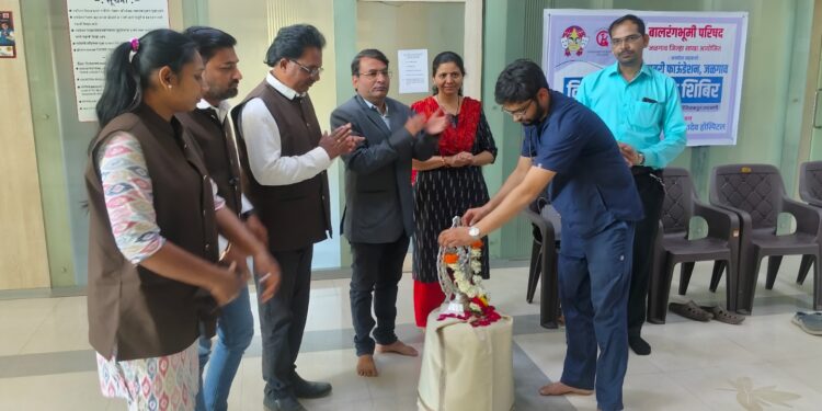 मोफत आरोग्य शिबिराचा ४५ कलावंतांनी घेतला लाभ