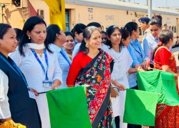 कामाच्या योगदानाचा गौरव, महिला कर्मचाऱ्यांच्या संचालनाखाली मालगाडी रवाना