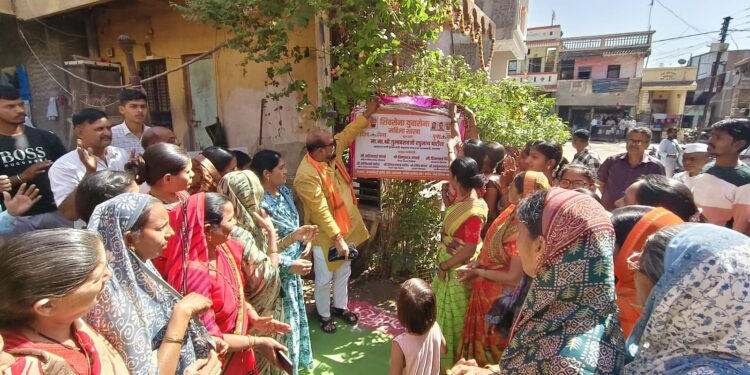 शिवसेना, युवासेना फलकाचे शिरसोली गावात अनावरण