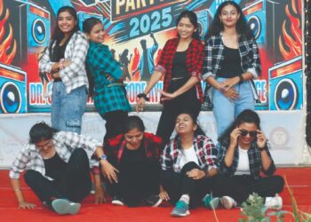 डॉ.गुणवंतराव सरोदे आयुर्वेद मेडीकल कॉलेज,हॉस्पीटल आणि रिसर्च सेंटर मध्ये फ्रेशर्सचा उत्साह