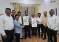 अहिराणी साहित्य संमेलनाच्या बोधचिन्हाचे जिल्हाधिकारी यांच्याहस्ते अनावरण