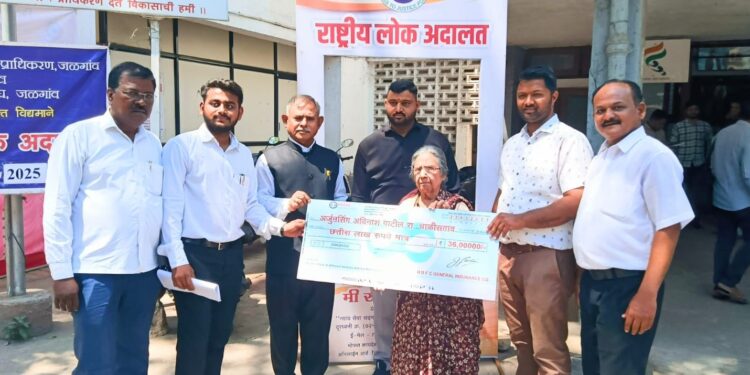 आई वडिलांचा एकाचवेळी अपघातात मृत्यु, वारसांना ४६ लाख रूपये नुकसान भरपाई