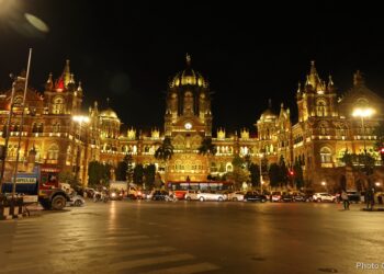 अनावश्यक दिवे तासभर बंद ठेवून मध्य रेल्वेने साजरा केला ‘अर्थ अवर डे’