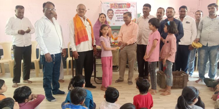 सामाजिक न्याय, संघटनसाठी स्वतःचे बलिदान देणारं व्यक्तिमत्व म्हणजे आ.अण्णासाहेब पाटील – विश्वास पाटील