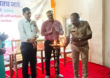 जिल्हा कारागृहात संगीतमय कार्यक्रमात देशभक्तीपर गीतांनी बंदी झाले भावुक
