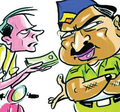 पोलीस ठाण्यात २० हजारांची लाच घेताना दोघं हवालदारांना अटक