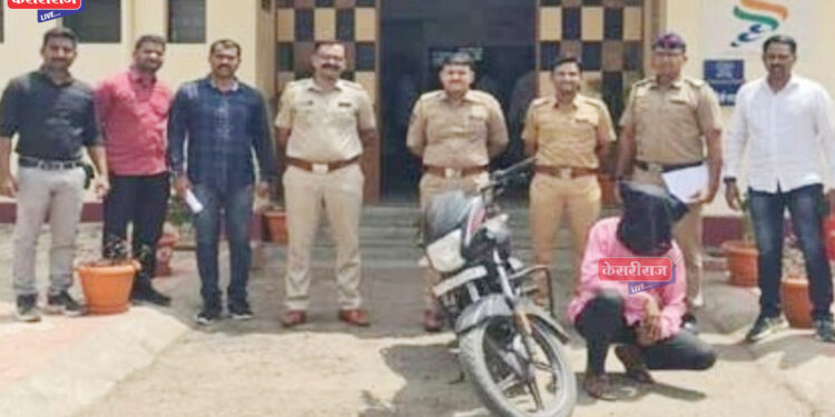 दुचाकीचोरी प्रकरणात गावातीलच इसमाला अटक