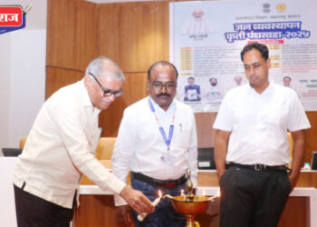 शेतकऱ्यांपर्यंत पाण्याच्या योजनेचे व्यवस्थापन करा : जिल्हाधिकारी आयुष प्रसाद