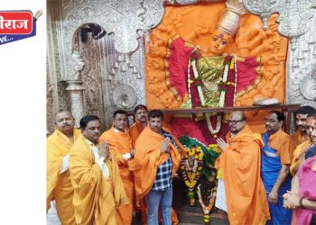 पालकमंत्री गुलाबराव पाटील यांनी सप्तश्रृंगी देवीचे घेतले दर्शन