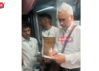 रेल्वेत फुकट्या प्रवाशांवर ४ दिवसात ४५४ धडक कारवाई