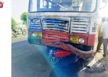 भरधाव बसने दुचाकीला चिरडले : पत्नी ठार, पती गंभीर !