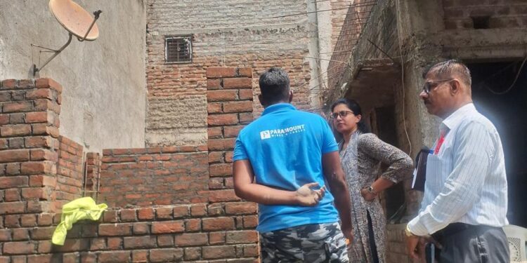 सीईओंकडून घरकुलांच्या कामाची पाहणी, अचानक भेटीने अधिकाऱ्यांची धावपळ