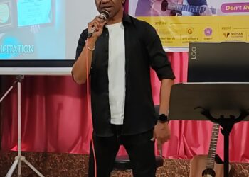 विश्वविक्रमासाठी जळगावच्या किशोर सूर्यवंशीचे सलग १० तास गायन, १५० गीते म्हटली !