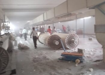 शर्थीचे प्रयत्न करून कर्मचाऱ्यांनी भीषण आग आणली आटोक्यात, लाखोंचे नुकसान झाल्याचा अंदाज