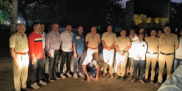 गुजरातमधून अमरावतीला जाणारा ५० लाखांचा गुटखा पकडला, म्हसवे शिवारात महामार्गावर कारवाई