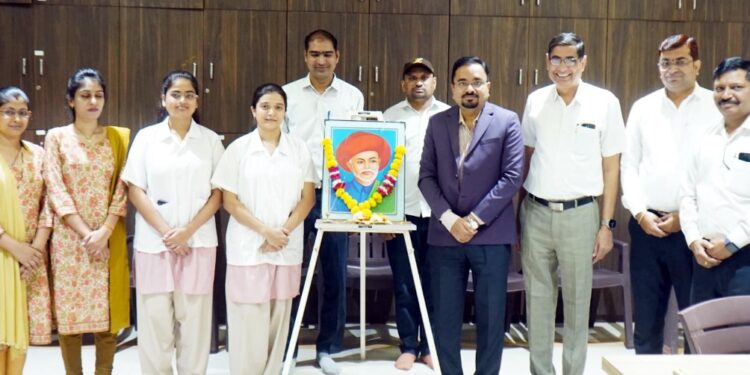 गोदावरीत महात्मा फुले जयंती अभिवादन