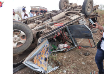 चालकाचा ताबा सुटल्याने क्रुझर वाहन पलटी : एकाचा मृत्यू , ९ जण गंभीर !