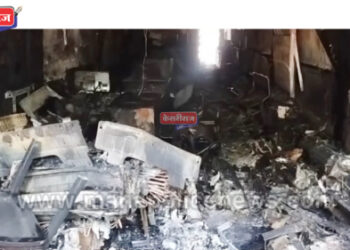 इलेकट्रॉनिक शोरूमला मध्यरात्री भीषण आग, सुमारे ५० लाखांचे नुकसान