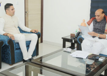 डॉ. दीपकसिंग राजपूत यांची केंद्रीय संरक्षण मंत्री राजनाथ सिंह यांच्याशी चर्चा