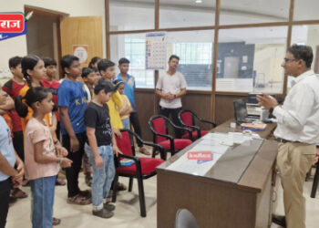 बालनाट्य प्रशिक्षण शिबिरार्थ्यांची छत्रपती संभाजीराजे नाट्यगृहाला अभ्यास भेट