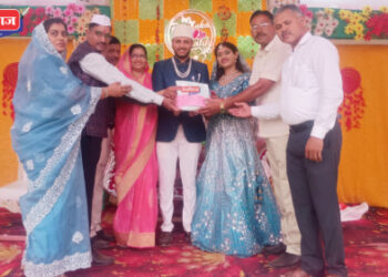 साखरपुड्यातील भेट रक्कम १ लाख २ हजार सेना ध्वजदिन निधीला