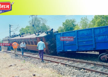 भरधाव रेल्वे मालगाडी रुळावरून घसरली ; अमळनेर येथील घटना