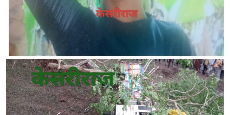 भरधाव मालवाहू टेम्पो घाटात उलटली : तरुण ठार, २२ जखमी