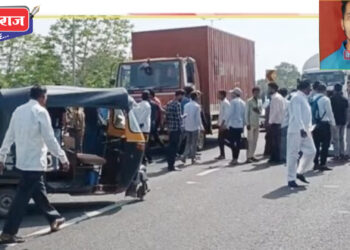 धावती रिक्षा नादुरुस्त झाल्याने भीषण अपघात : तरुण ठार, २ जखमी