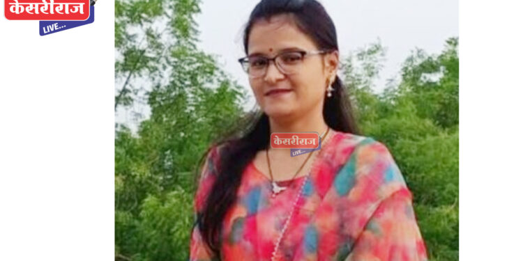 आईची गळफास घेऊन आत्महत्या, चिमुरड्याच्या हंबरड्याने कुटुंबीय हादरले !