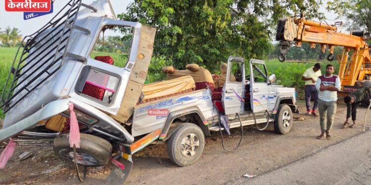 पुण्याहून क्रिकेट सामना पाहून परतताना भीषण अपघात : बोदवडच्या दोघा मुलांचा मृत्यू, ११ जखमी