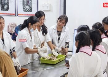 माध्यमिक विद्यालयाच्या विद्यार्थ्यांनी घेतली मानवी अवयवांची माहिती