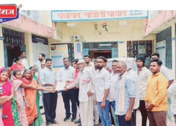 एकलव्य आदिवासी युवा संघटनेचे गट विकास अधिकाऱ्यांना निवेदन