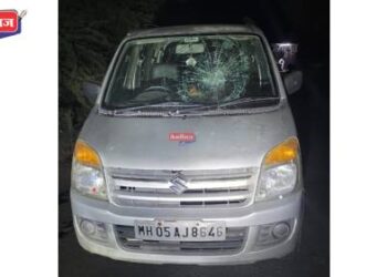 मंडळ अधिकाऱ्यांना शिवीगाळ करीत वाहनावर दगड मारून काचा फोडल्या !