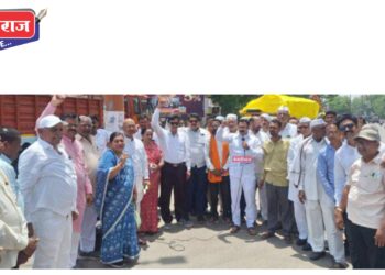 महायुती सरकारच्या शेतकरी विरोधी निर्णयाविरोधात जोरदार घोषणाबाजी