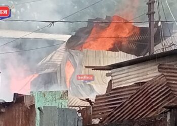 मुसळधार पावसात सॉ मिलसह लगतच्या टपऱ्यांना भीषण आग, ५० लाखांवर नुकसान !