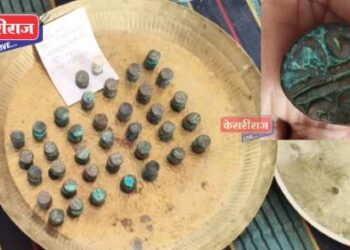 पारोळा येथील पुरातन राम मंदिरात ऐतिहासिक नाण्यांचा साठा सापडला