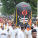शहरात शोभायात्रेमध्ये सजीव देखाव्यासह भव्य शिवलिंग ठरले आकर्षण