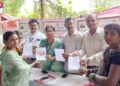 शिरसोली येथे मुख्य कार्यकारी अधिकारी मीनल करणवाल यांचे पत्र पालकांना वितरीत