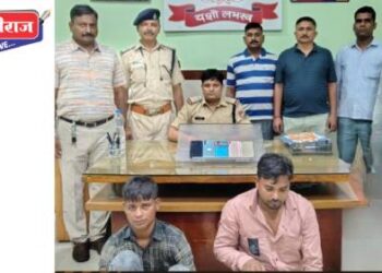 रेल्वेगाड्यांमध्ये प्रवाशांचे मोबाईल चोरणाऱ्या दोघांना अटक