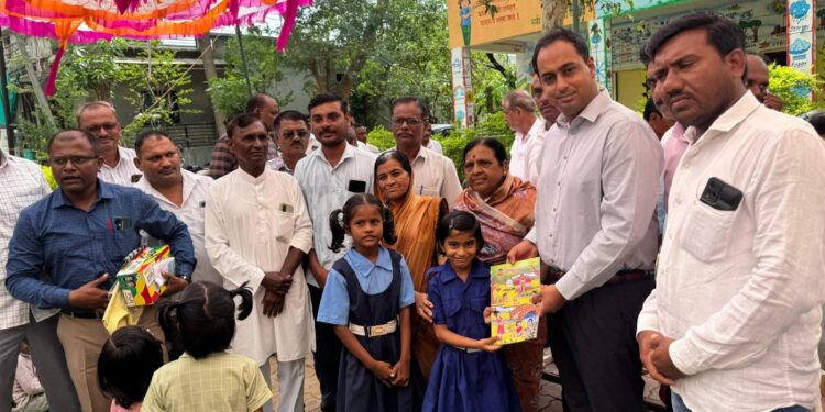 जळगाव जिल्ह्यातील १८६० शाळांमध्ये शाळा प्रवेशोत्सव मोठ्या जल्लोषात