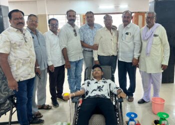 पंडित मिश्रा यांच्या जन्मदिनानिमित्त ५२५ नागरिकांची मोफत आरोग्य तपासणी, तर ६० जणांचे रक्तदान