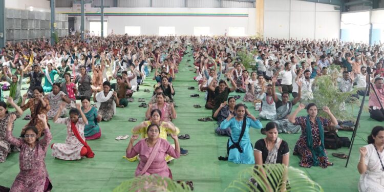 जैन इरिगेशनच्या आस्थापनांमध्ये जागतिक योग दिन उत्साहात