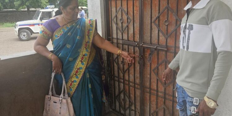 सीईओ मीनल करनवाल यांची संवेदनशीलता : ८० विद्यार्थ्यांचे भवितव्य अंधारात जाण्यापासून वाचले !