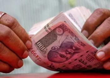 वीज चोरीचा गुन्हा दाखल न करण्यासाठी मागितली ५ हजाराची लाच : कंत्राटी वायरमन अटकेत