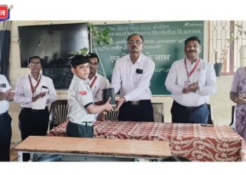 शिरसोलीच्या बारी समाज विद्यालयात विद्यार्थ्यांना ३०० वृक्षांचे वाटप