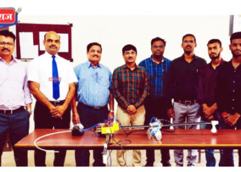  पूर्णपणे स्वयंचलित सोलर पॅनल क्लिनर रोबोची निर्मिती