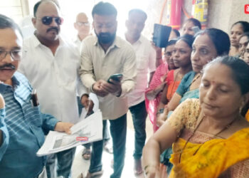 जळगावात जुना खेडी रोड परिसरातील रहिवाश्यांचा महापालिकेवर मोर्चा