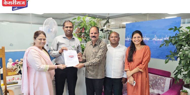 चाळीसगाव नगरपरिषदेच्या १८ रोजंदारी कर्मचाऱ्यांच्या संघर्षाला २७ वर्षांनी न्याय